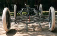 Chassis02.jpg (31031 bytes)